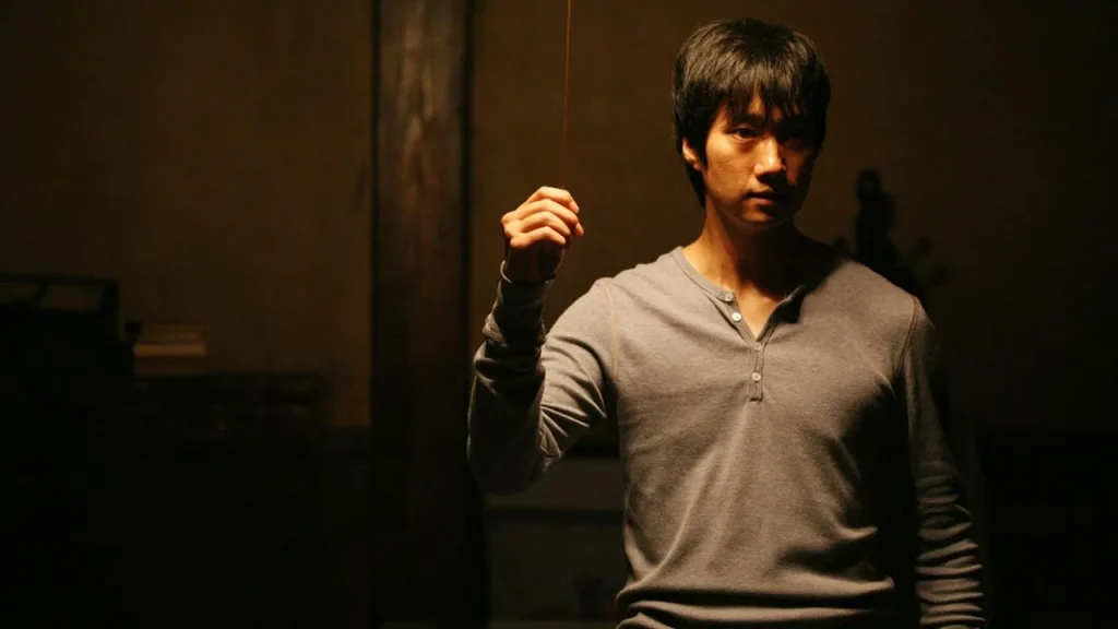Poster film Korea Moss (2010), thriller misteri yang diadaptasi dari webtoon tentang desa terpencil penuh rahasia dan intrik.